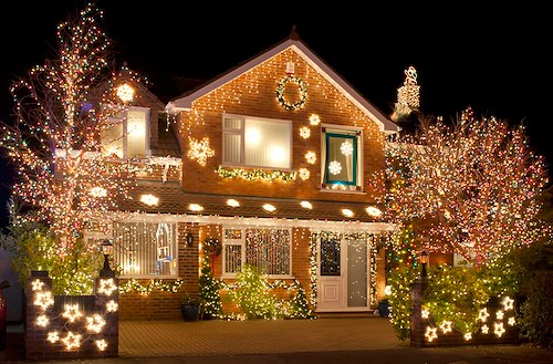 How Much Does Professional Christmas Light Installation in Glastonbury Cost?